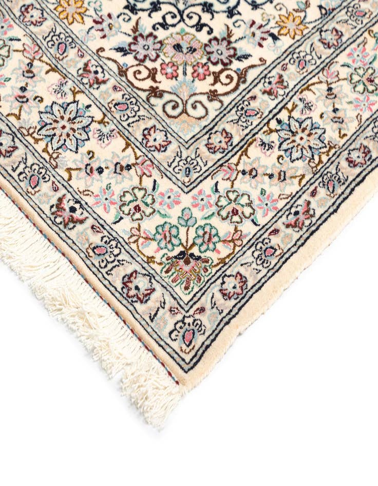 Detail image of 4' 2 x 6' 2 Nain Rug