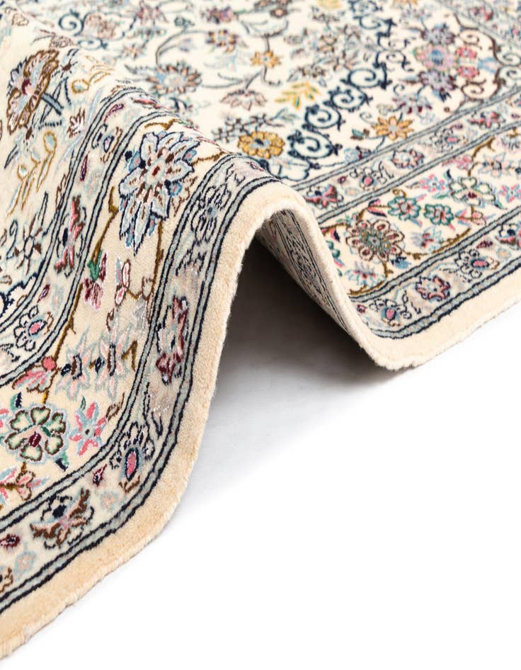 Detail image of 4' 2 x 6' 2 Nain Rug