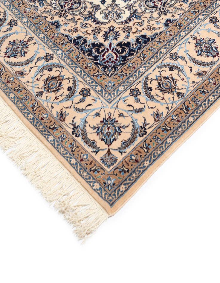 Detail image of 6' 8 x 9' 8 Nain Rug