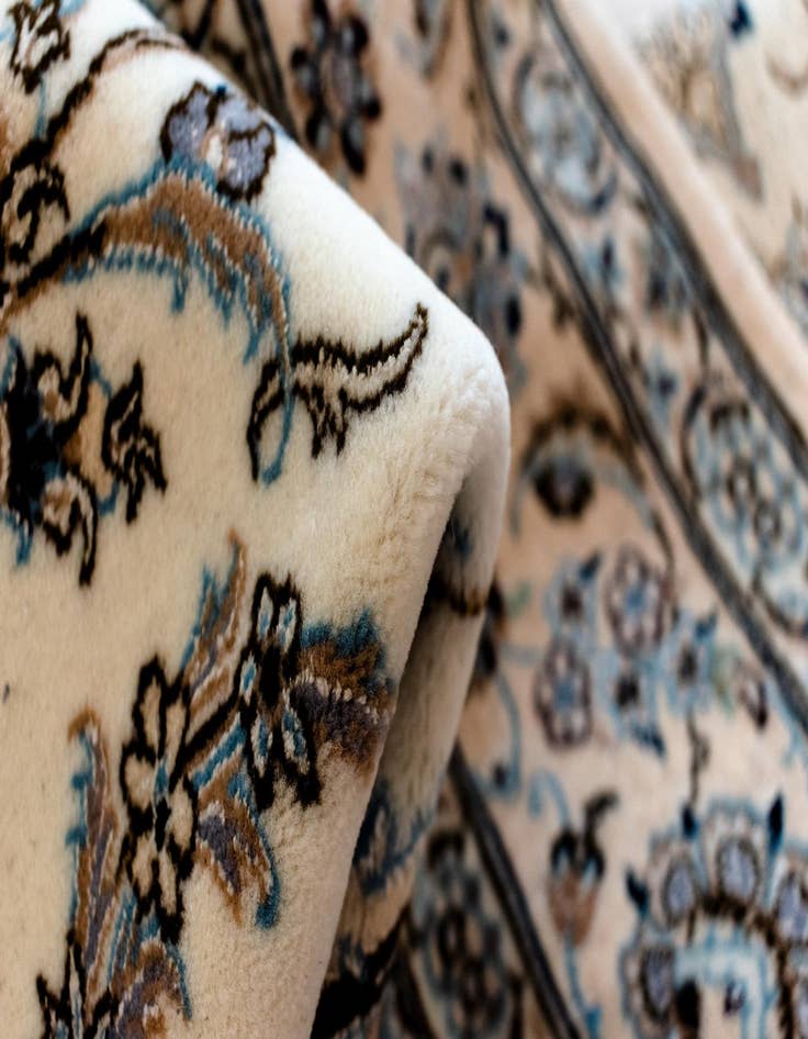 Detail image of 4' 1 x 6' Nain Rug