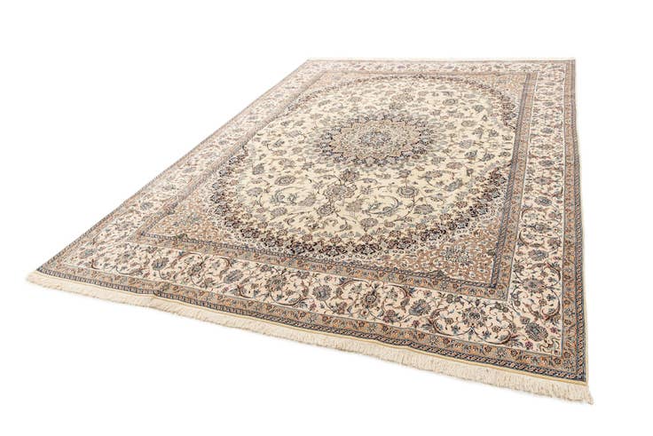 Detail image of 10' x 13' 4 Hand Knotted Nain Rug