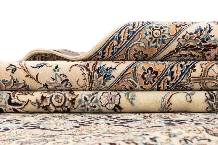 Detail image of 10' x 13' 4 Hand Knotted Nain Rug