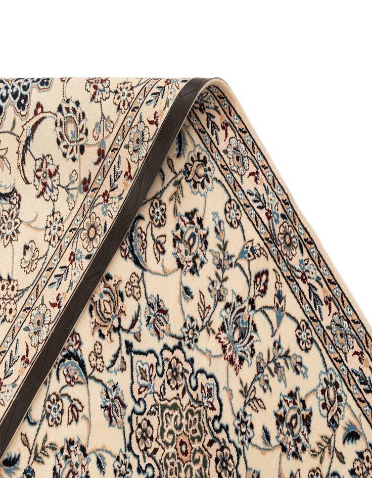 Detail image of 2' 10 x 8' 10 Nain Rug