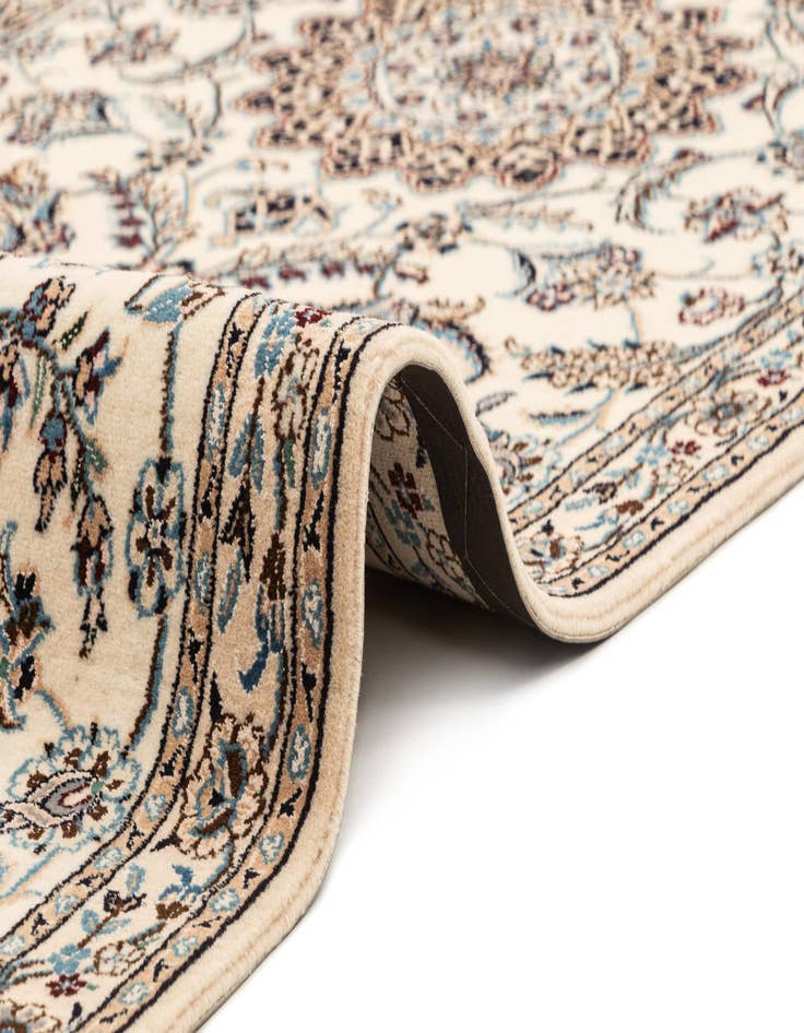 Detail image of 2' 11 x 9' Nain Rug