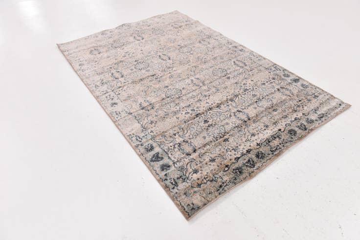 Detail image of 5' x 7' 7 New Vintage Rug