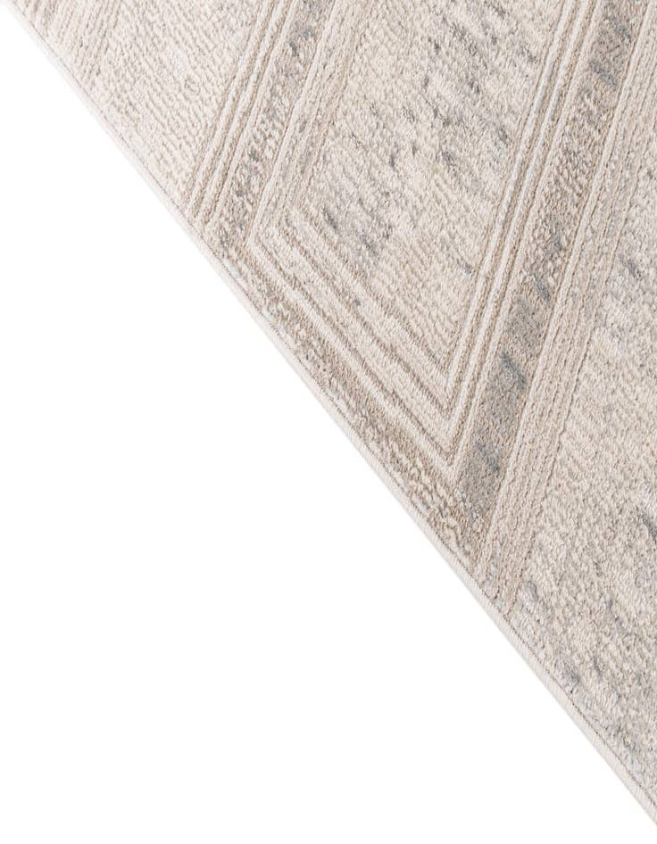 Detail image of 5' x 7' 4 Oasis Rug