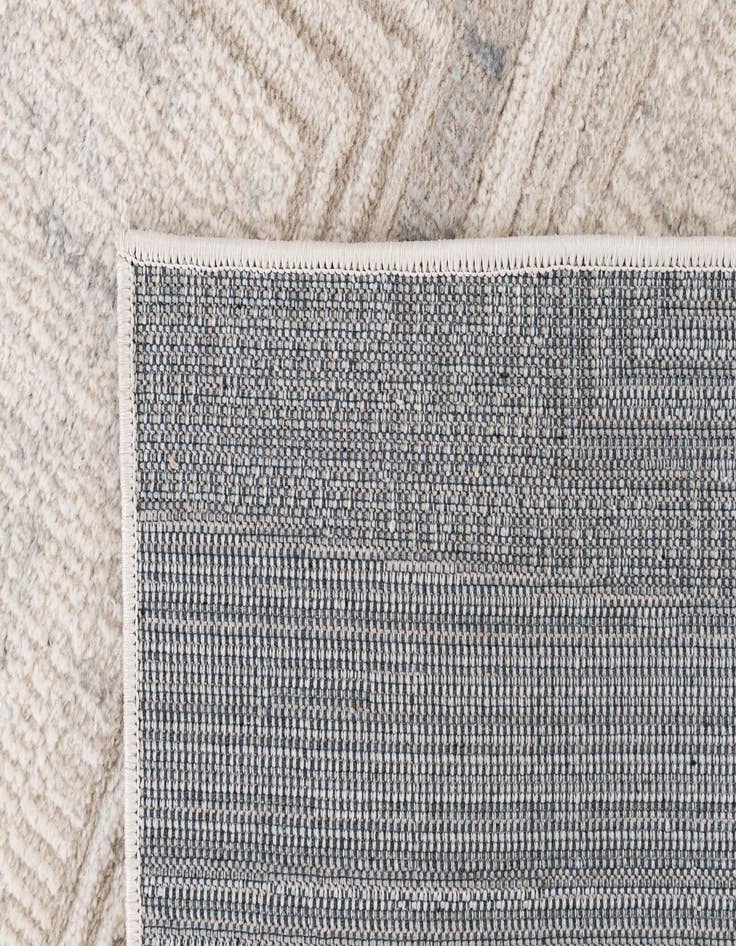 Detail image of 5' x 7' 4 Oasis Rug