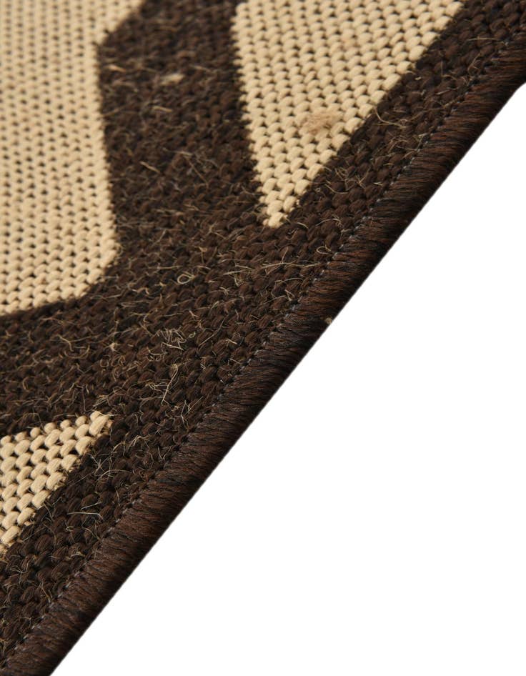 Detail image of 5' x 7' 6 Washable Lattice Indoor / Outdoor Rug