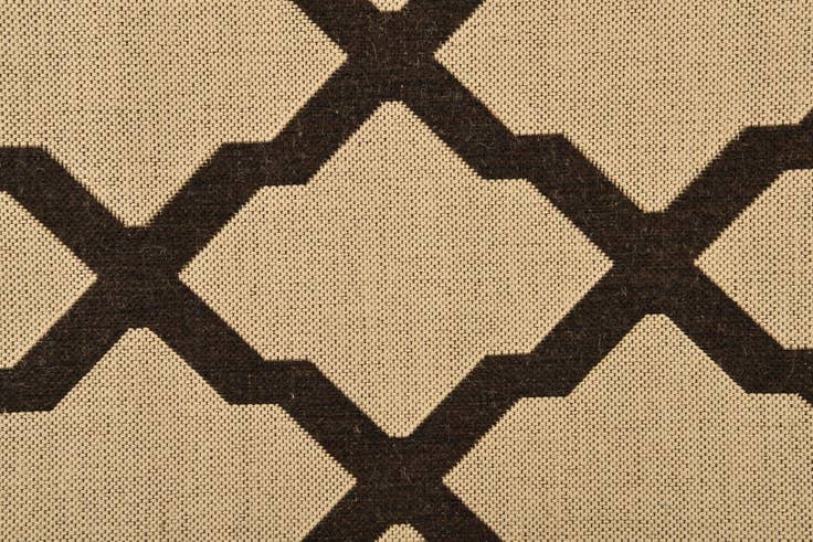 Detail image of 5' x 7' 6 Easy-Clean Lattice Indoor / Outdoor Rug