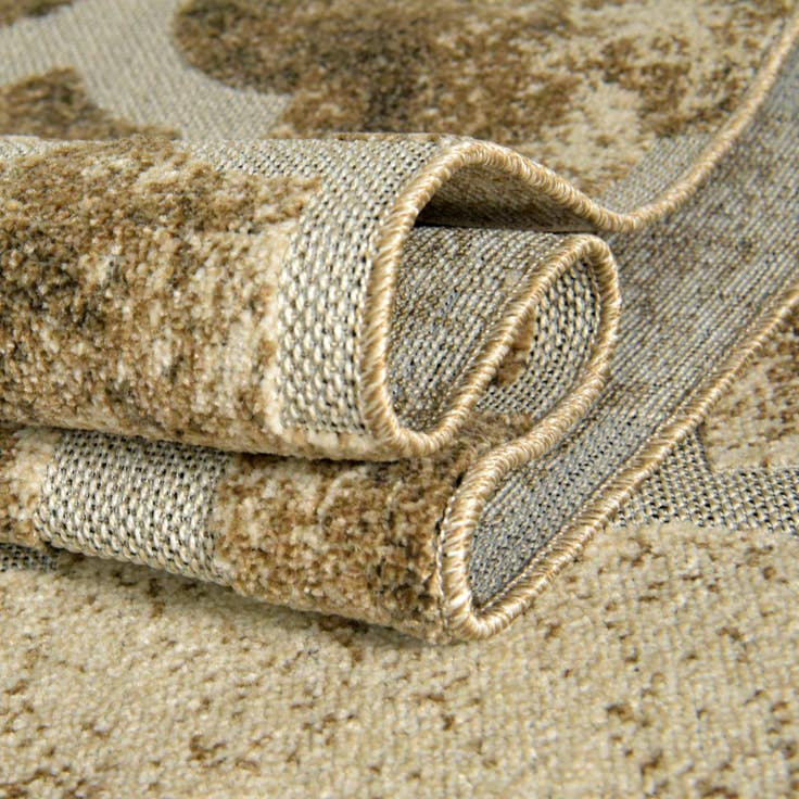 Detail image of 6' x 9' Easy-Clean Lattice Indoor / Outdoor Rug