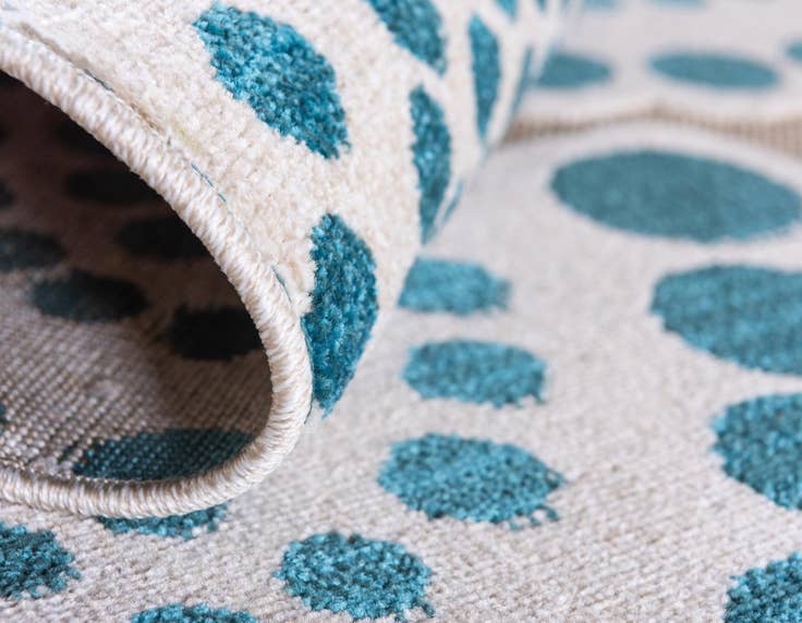 Detail image of 7' x 10' Easy-Clean Modern Indoor / Outdoor Rug