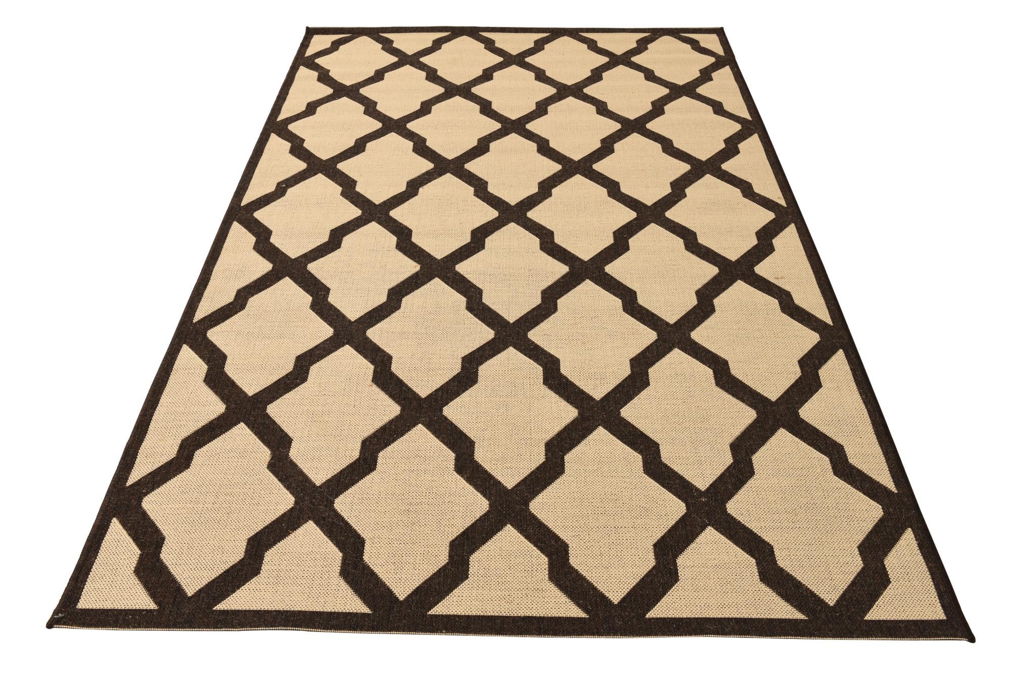 5' x 7' 6 Easy-Clean Trellis Indoor / Outdoor Rug