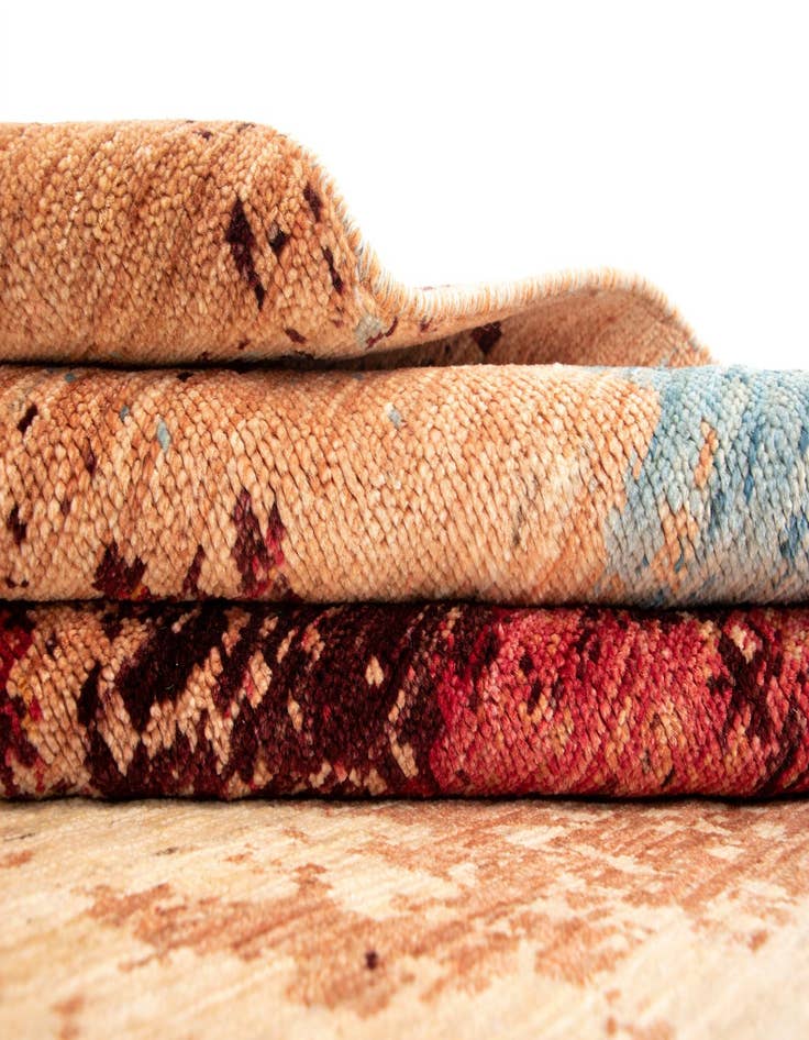 Detail image of 5' 7 x 7' 10 Rubin Wool Rug