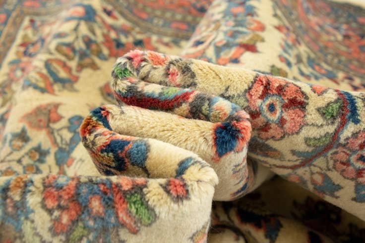 Detail image of 6' 7 x 9' 8 Hand Knotted Sarough Persian Wool Rug