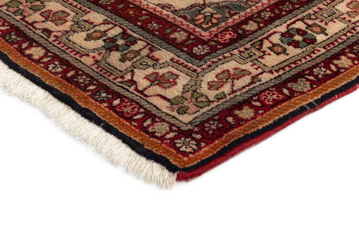 Detail image of 3' 8 x 5' 7 Sarouk Wool Rug