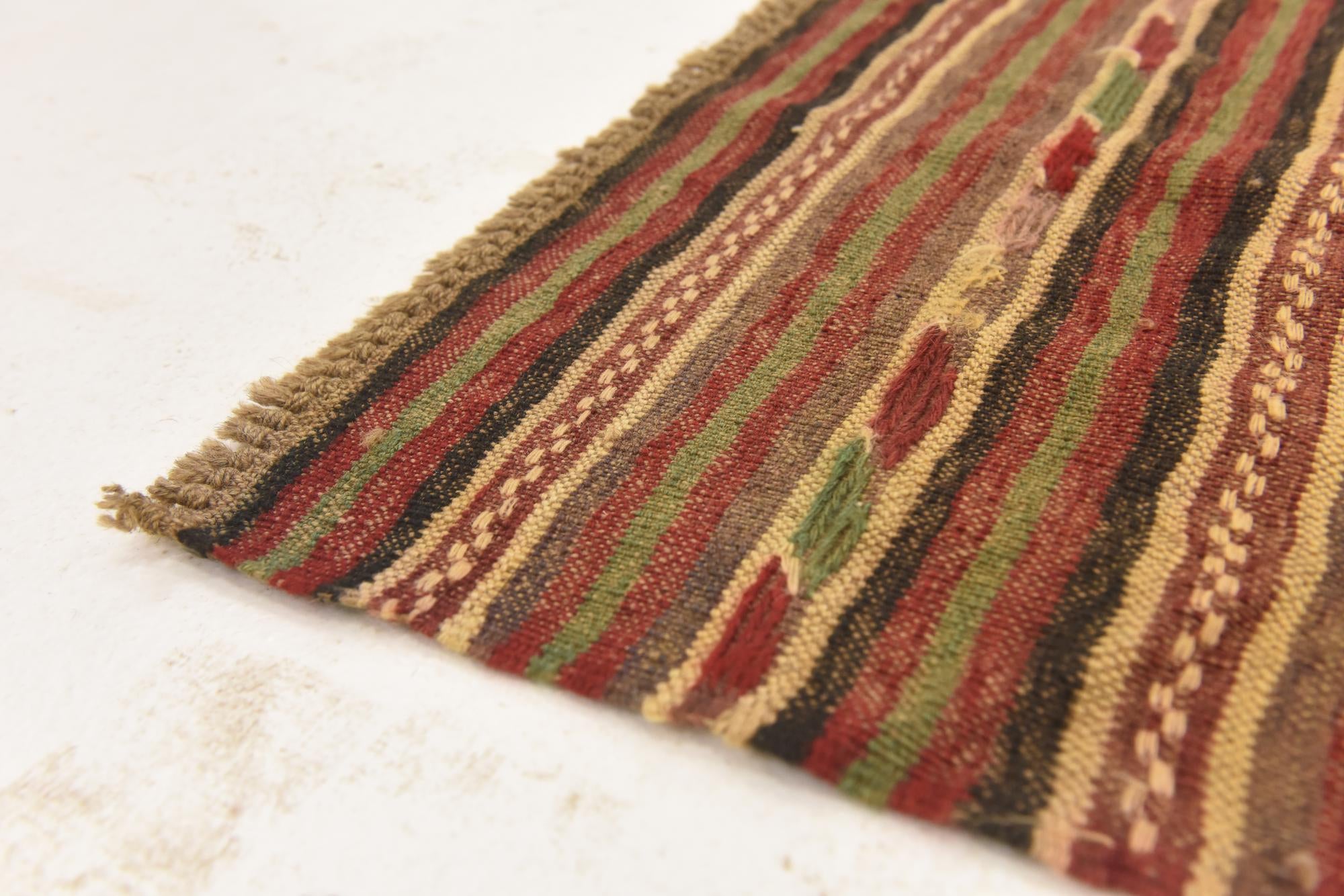 6' 1 x 9' 9 Hand Knotted Sumak Wool Rug