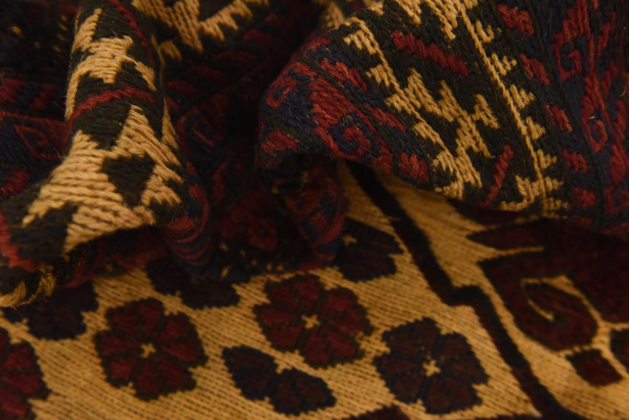 195cm x 275cm Hand Knotted Sumak Wool Rug