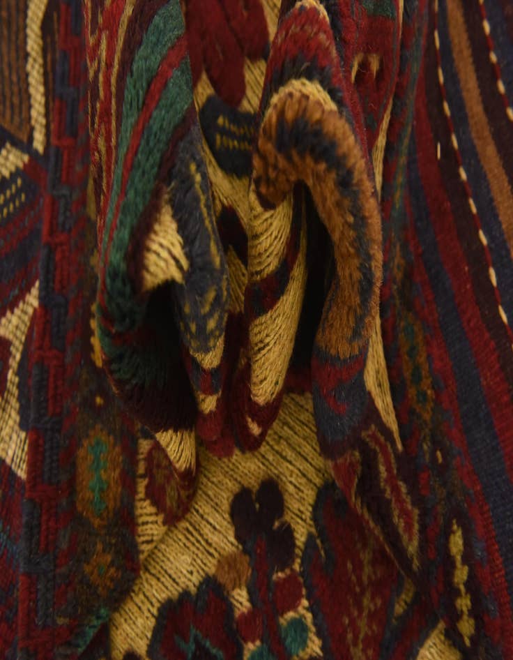 Detail image of 4' 2 x 6'  Hand Knotted Sumak Wool Rug