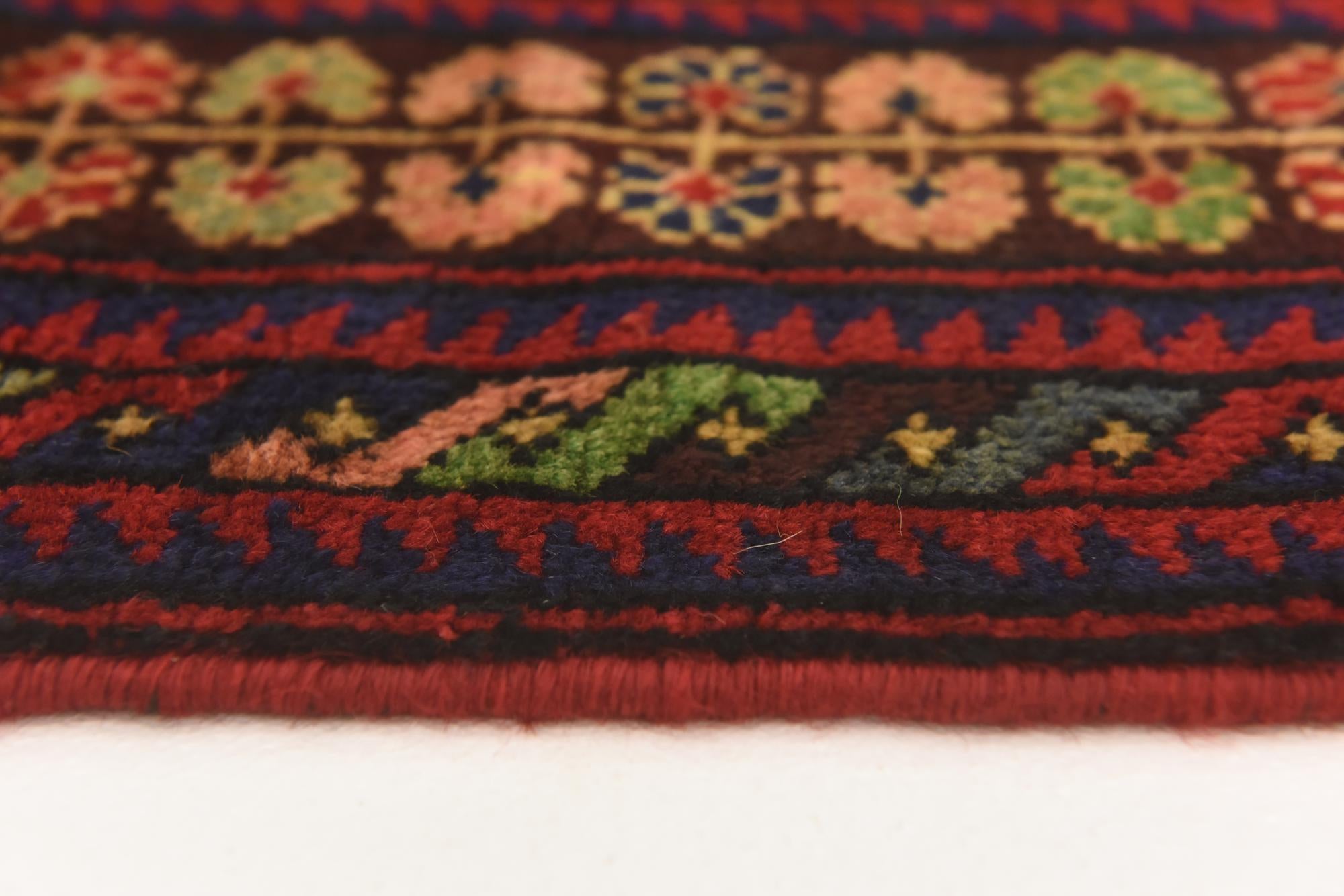 2' 10 x 4' 10 Hand Knotted Sumak Wool Rug