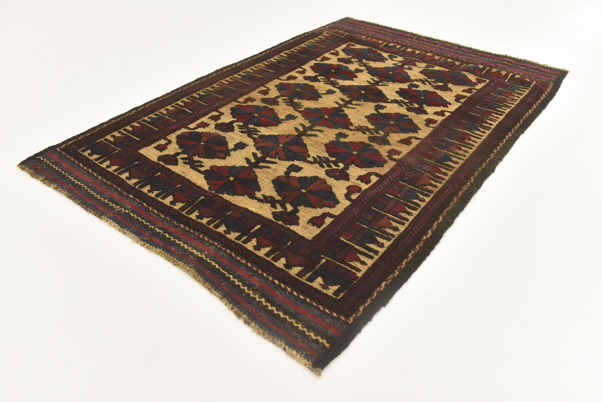 2' 10 x 4' 6 Hand Knotted Sumak Wool Rug