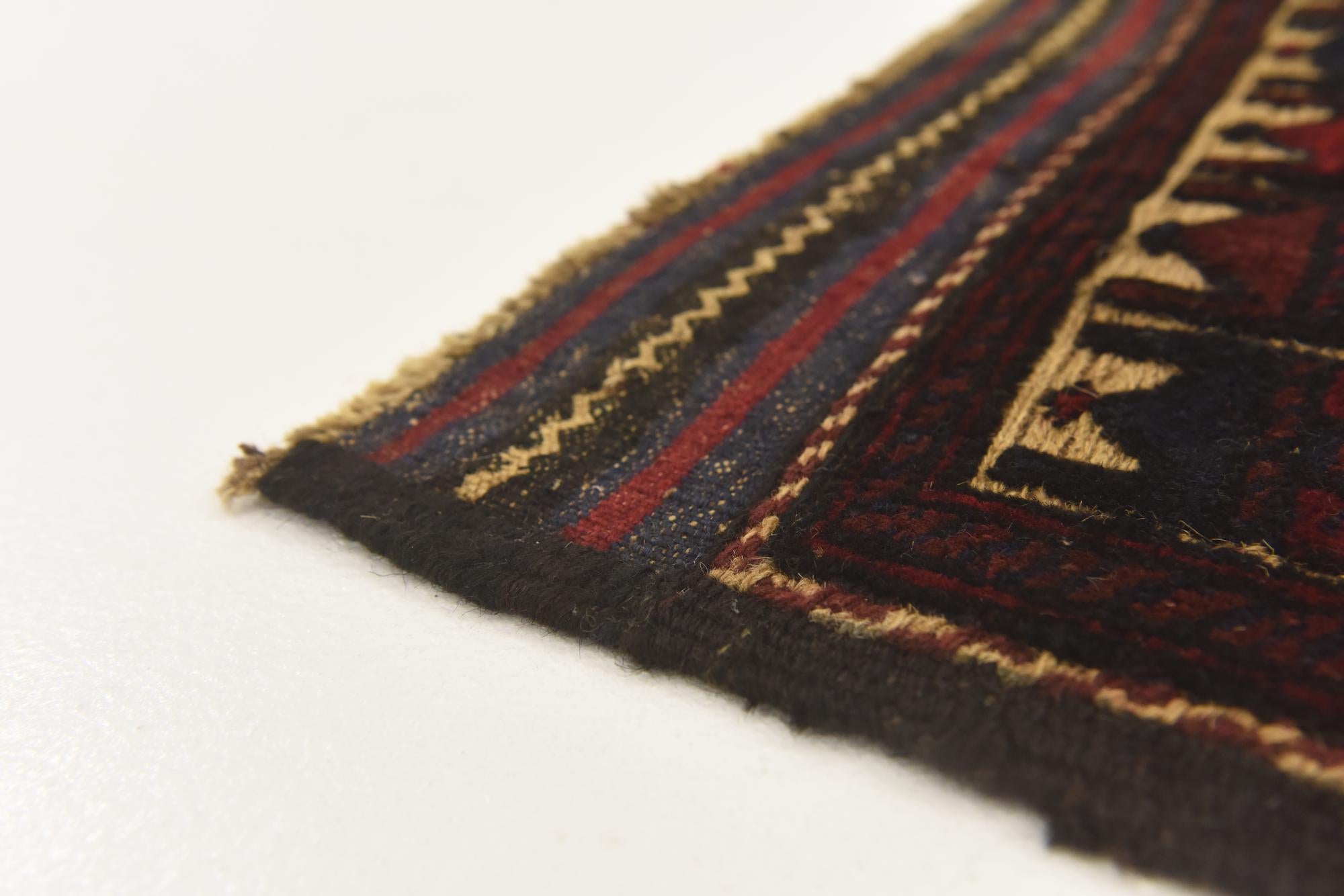 2' 10 x 4' 6 Hand Knotted Sumak Wool Rug