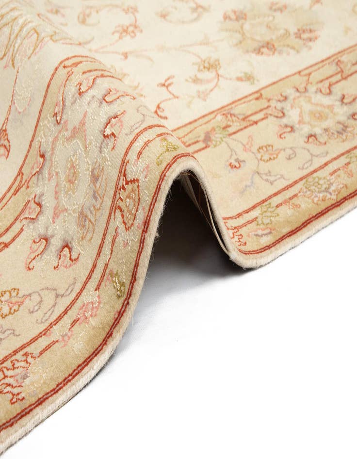 Detail image of 5' x 6' 7 Tabriz Rug