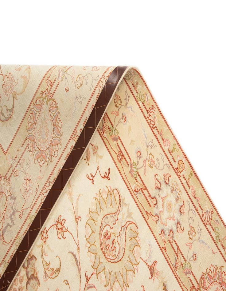 Detail image of 5' x 6' 7 Tabriz Rug