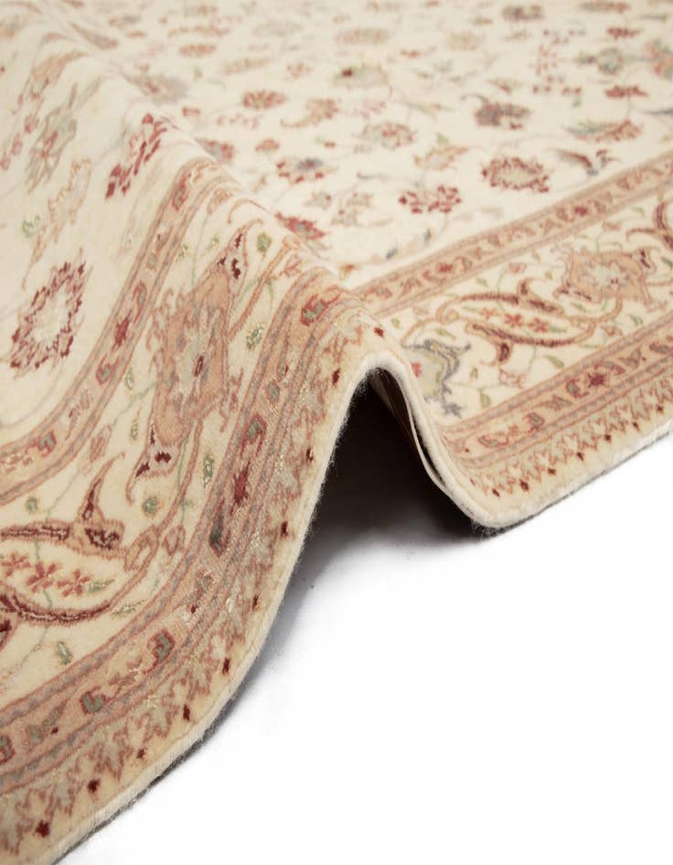 Detail image of 5' 1 x 6' 10 Tabriz Rug