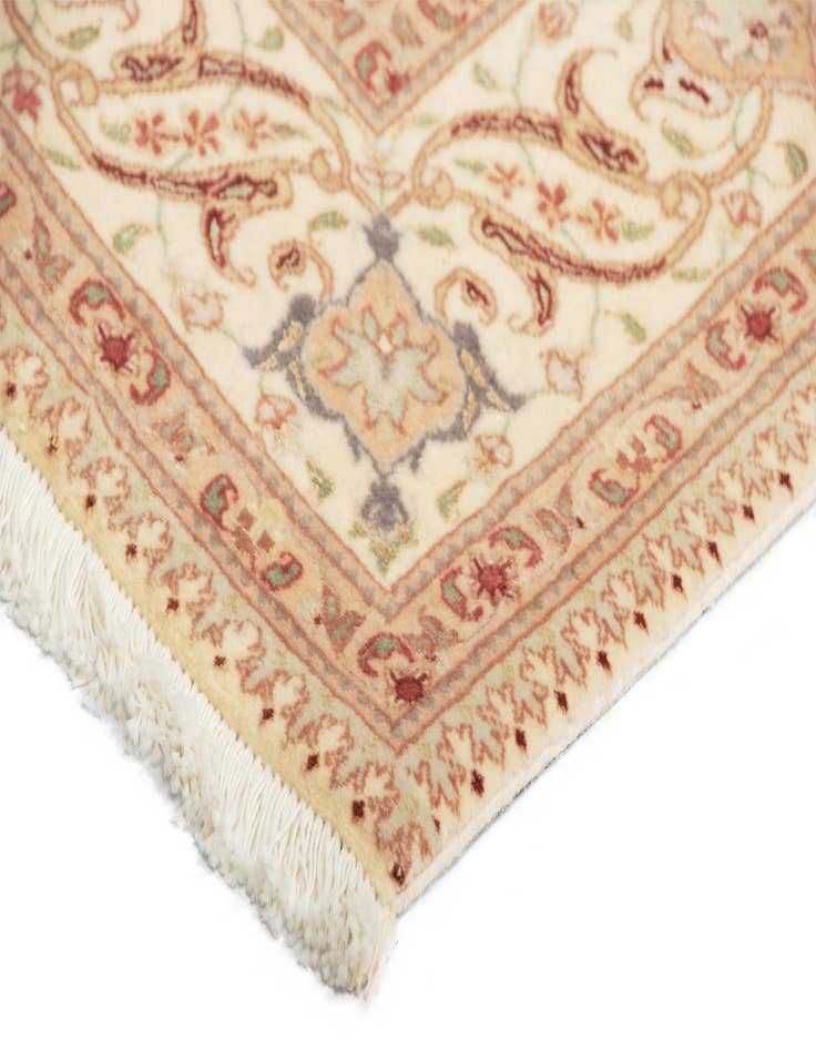Detail image of 5' 1 x 6' 10 Tabriz Rug