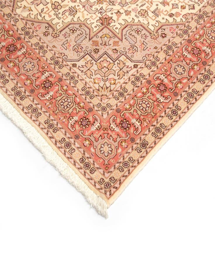 Detail image of 5' x 6' 7 Tabriz Rug