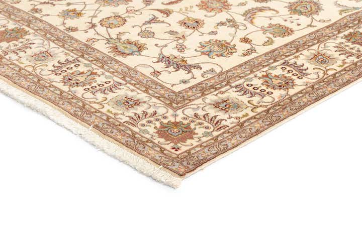 4' 11 x 6' 8 Tabriz Rug