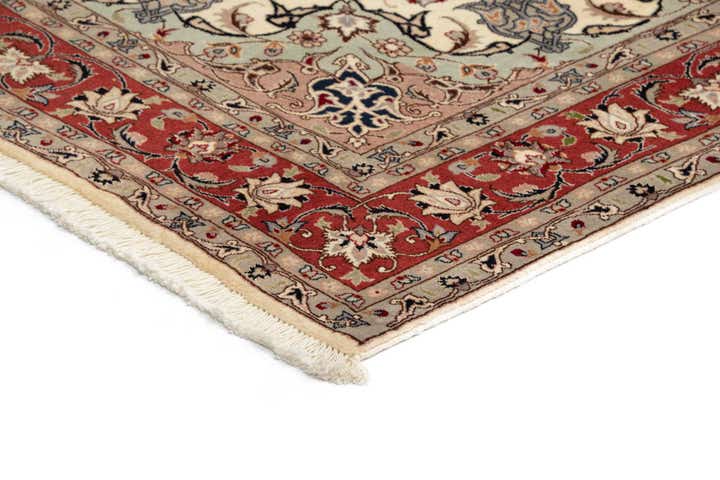 5' 1 x 6' 10 Tabriz Rug