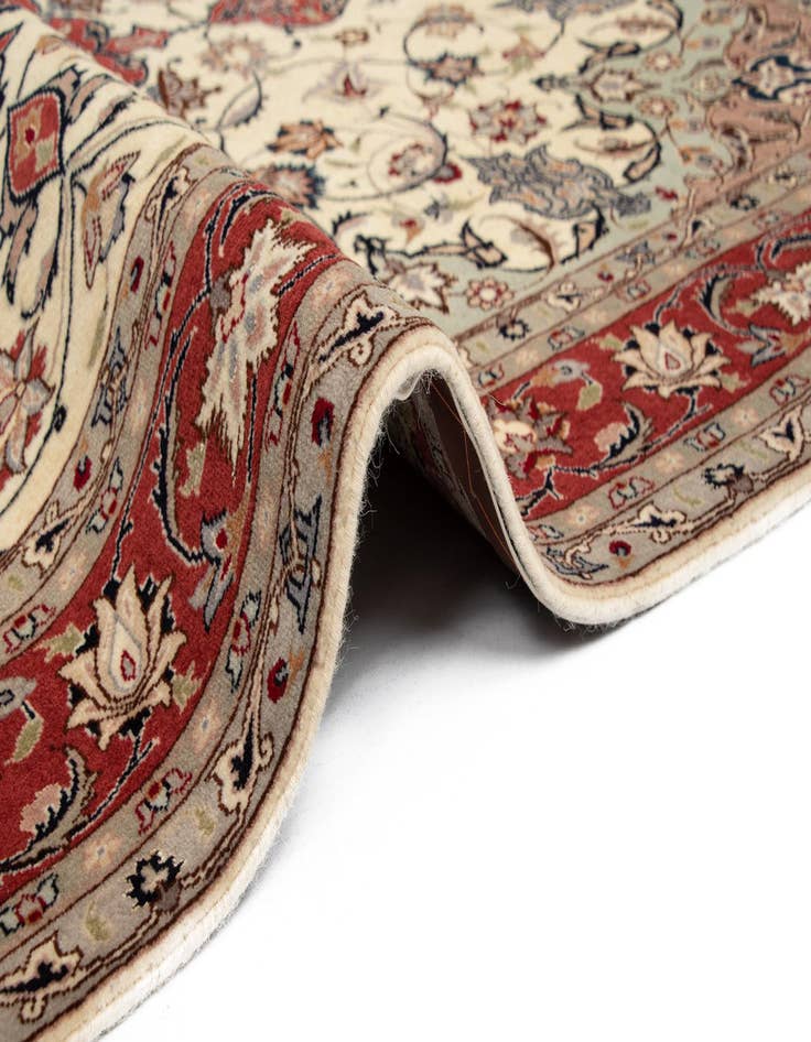 Detail image of 5' 1 x 6' 10 Tabriz Rug