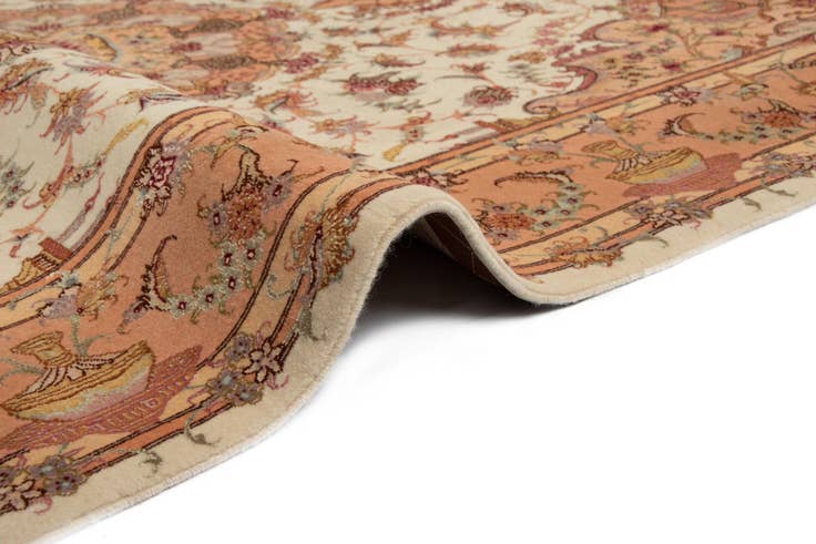 Detail image of 4' 10 x 6' 9 Tabriz Rug