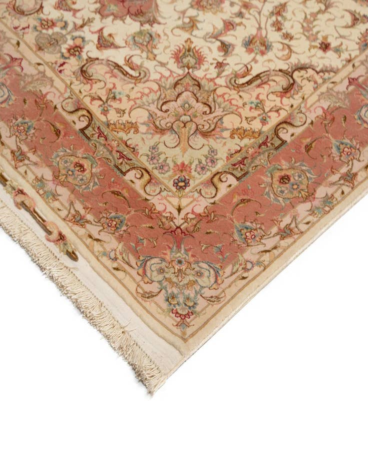 Detail image of 5' x 7' 1 Tabriz Rug