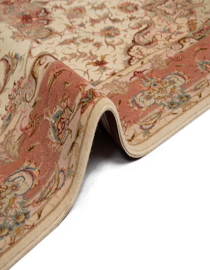 Detail image of 5' x 7' 1 Tabriz Rug