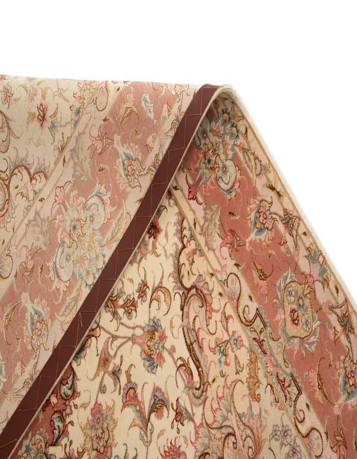 Detail image of 5' x 7' 1 Tabriz Rug