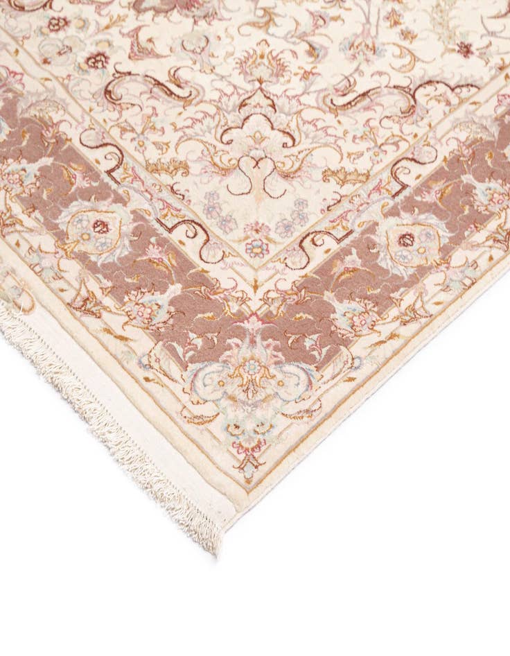 Detail image of 5' x 7' 2 Tabriz Rug