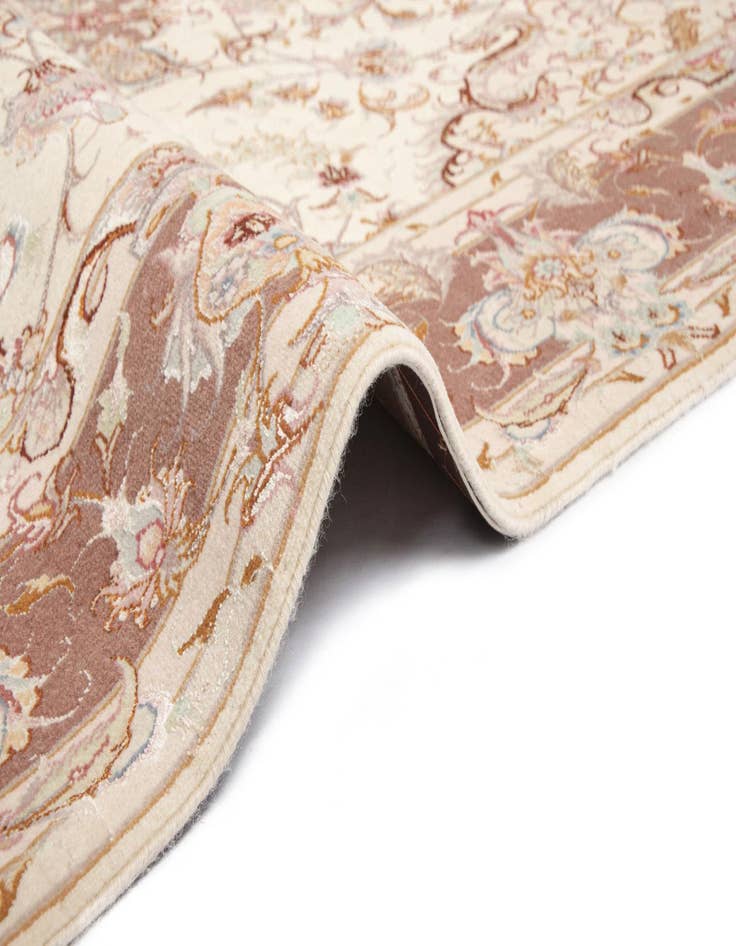 Detail image of 5' x 7' 2 Tabriz Rug