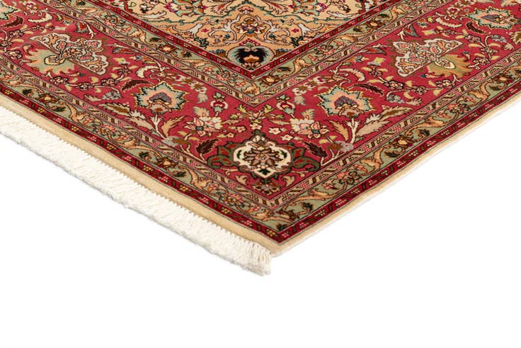 Detail image of 6' 8 x 9' 11 Tabriz Rug