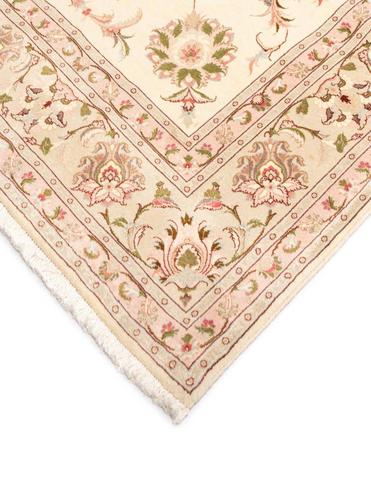 Detail image of 6' 5 x 8' 5 Tabriz Rug