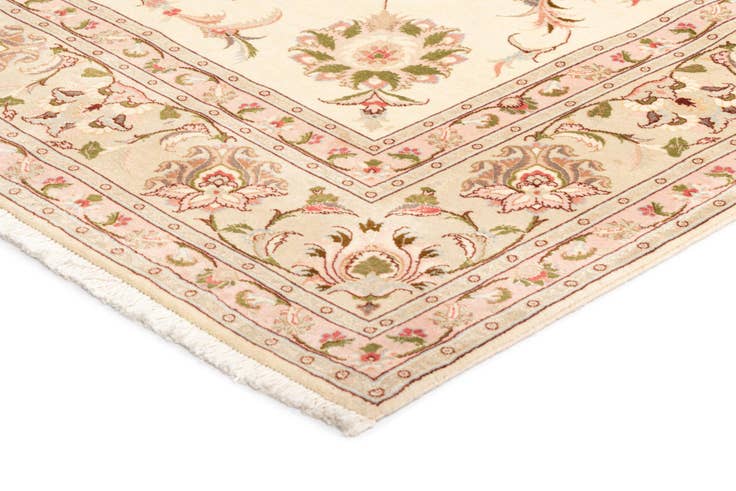 Detail image of 6' 5 x 8' 5 Tabriz Rug