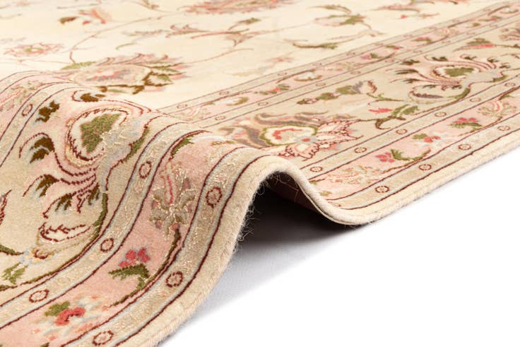 Detail image of 6' 5 x 8' 5 Tabriz Rug