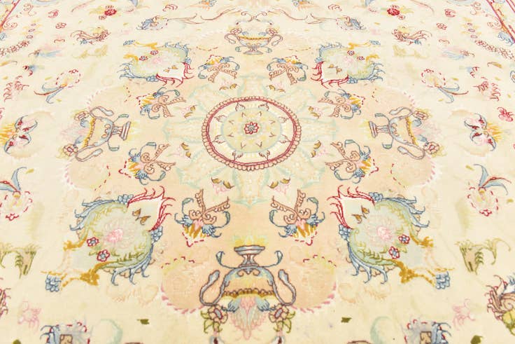 Detail image of 6' 6 x 9' 10 Hand Knotted Tabriz Persian Rug