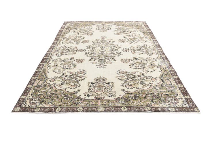 Detail image of 6' 10 x 9' 5 Ultra Vintage Wool Rug