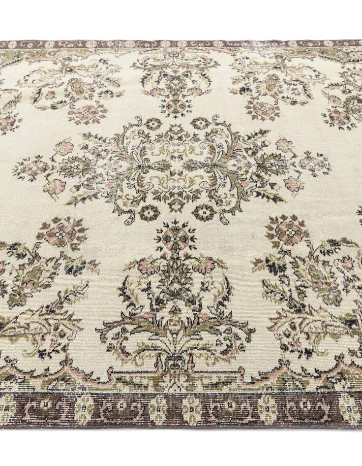 Detail image of 6' 10 x 9' 5 Ultra Vintage Wool Rug