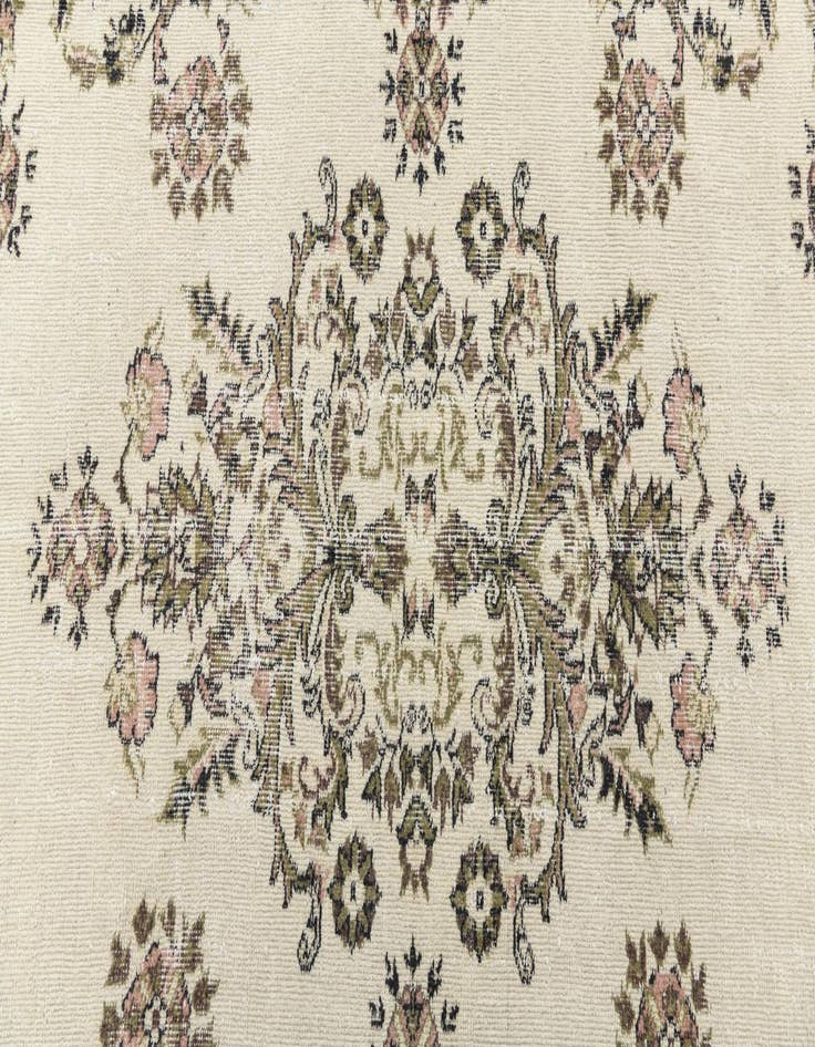 Detail image of 6' 10 x 9' 5 Ultra Vintage Wool Rug