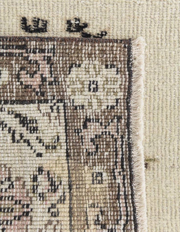 Detail image of 6' 10 x 9' 5 Ultra Vintage Wool Rug