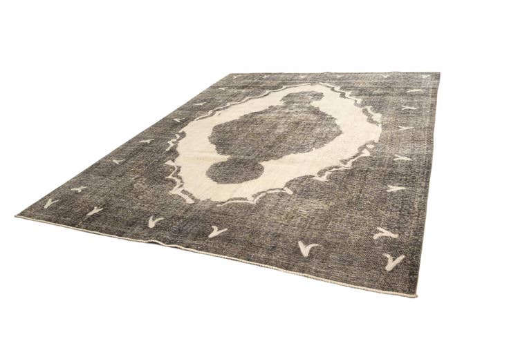 Detail image of 9' 9 x 12' 2 Vintage Royal Rug