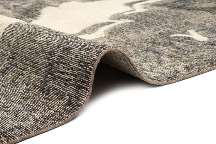 Detail image of 9' 9 x 12' 2 Vintage Royal Rug